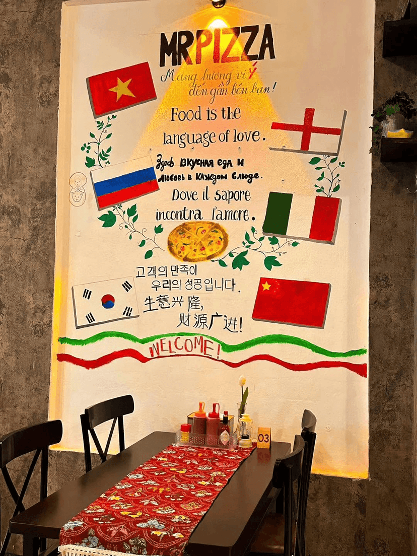 Đầu bếp chuẩn bị bột pizza tươi tại Mr Pizza